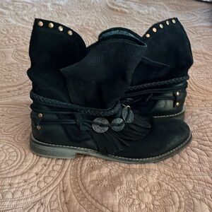 EUC Leather slouchy boots/booties